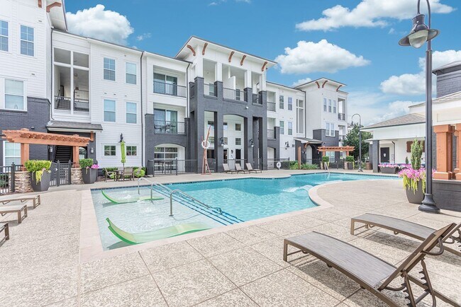 Building Photo - 419 Liberty Pike