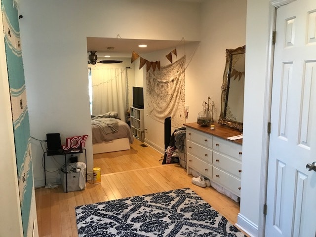 2nd picture double sized bedroom - 907 Kinney St