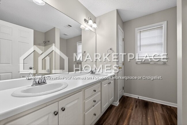 Building Photo - 1700 Crabtree Cir