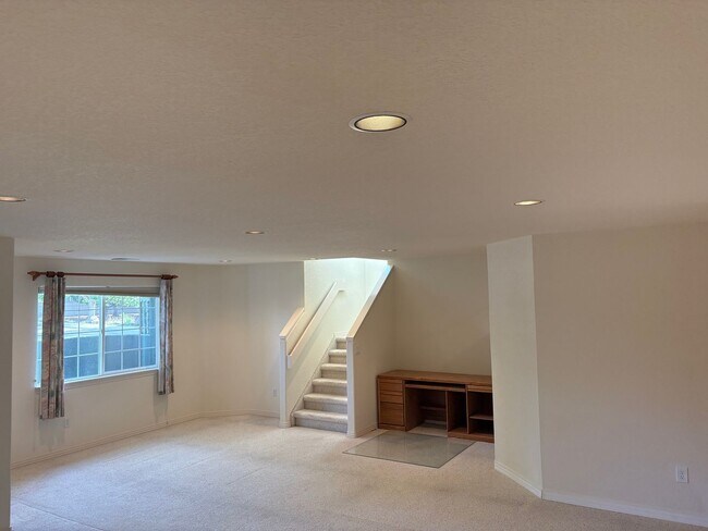 Building Photo - Spacious and Open 3BD/2BA House In Longmont!
