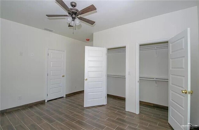 Building Photo - 18 W Sandlewood St