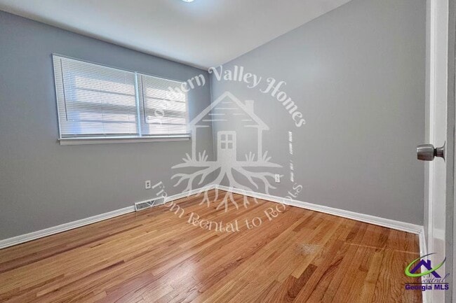 Building Photo - 305 Sparta St