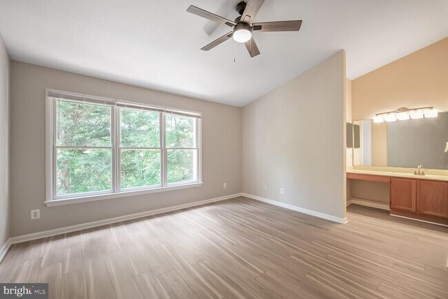 Building Photo - 1657 Oak Spring Way