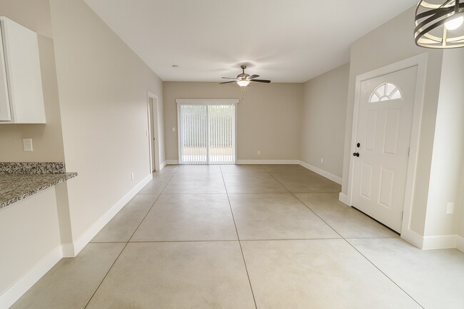 Building Photo - 8182/84 E 34th Ct S