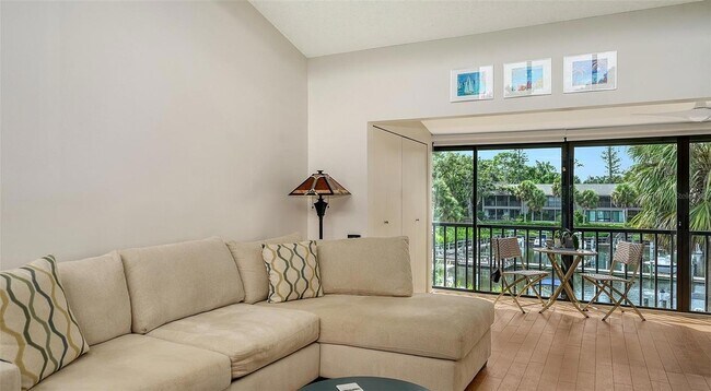 Building Photo - 1611 Clower Creek Dr