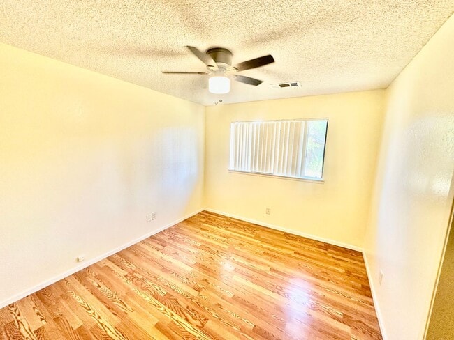 Building Photo - 3/2 Near Woodward Park