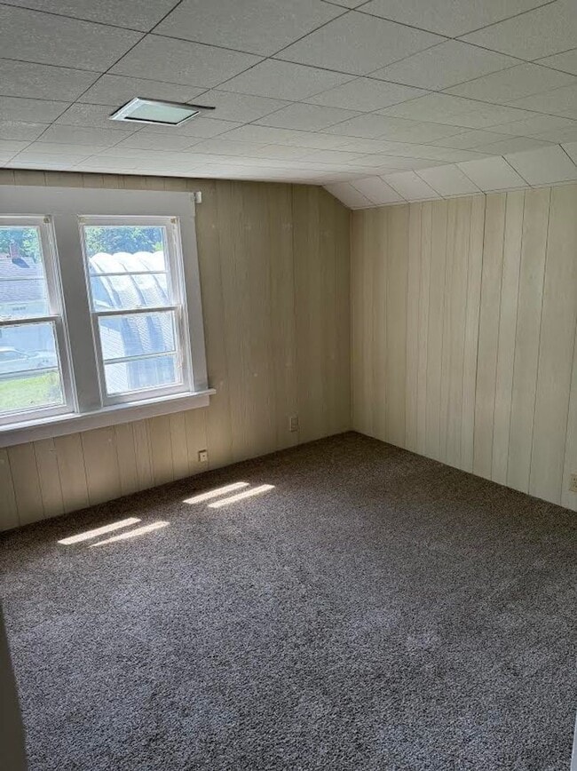 Building Photo - 812 Brentwood Rd