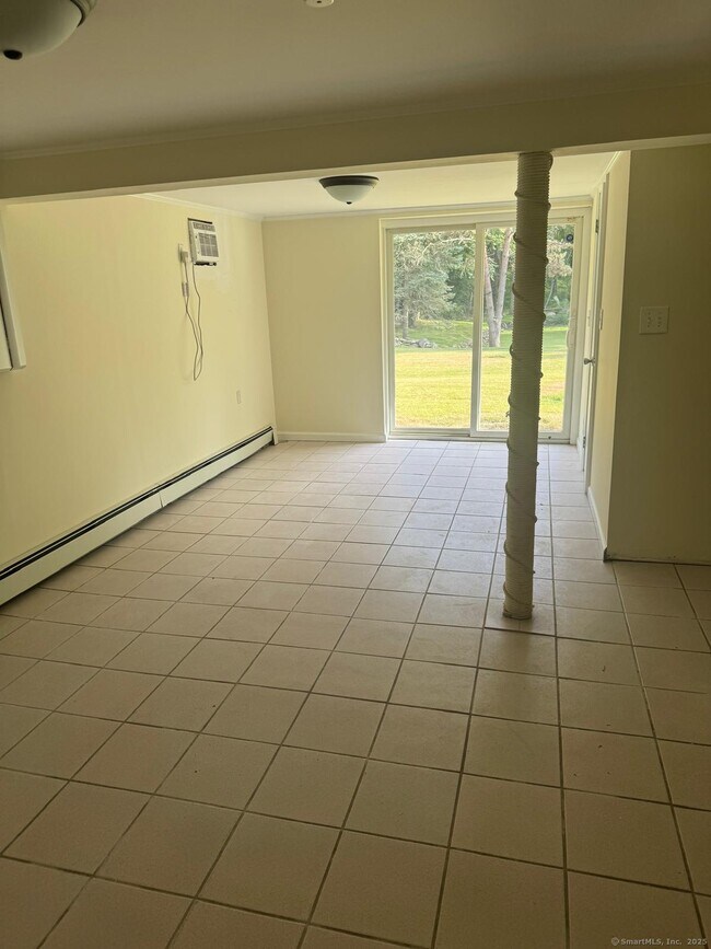 Building Photo - 18 Hales Rd