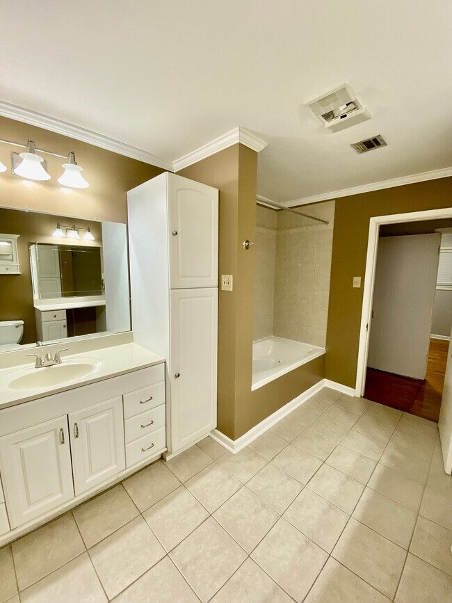 Building Photo - 205 Leonpacher Rd