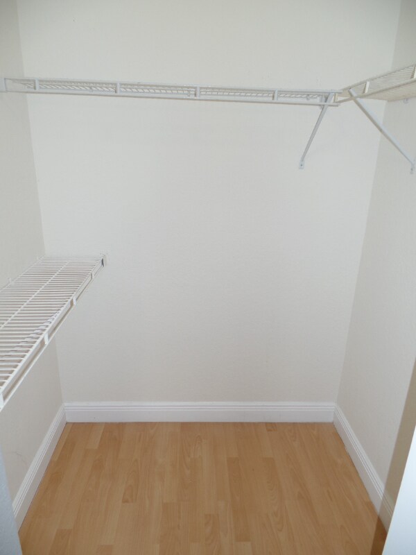 Building Photo - 2850 N Oakland Forest Dr