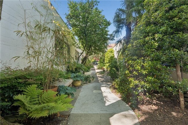 Building Photo - 820 DeKalb Ave NE