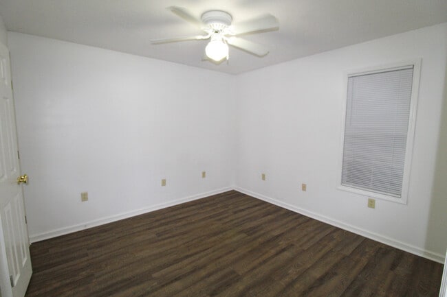 Building Photo - 824 Shaw Rd