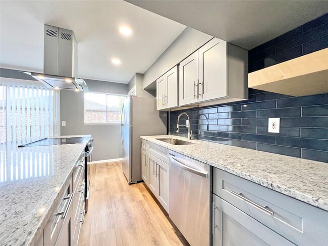 Building Photo - 3125 Colonial Way