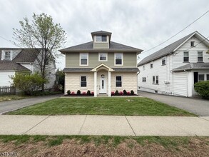 Building Photo - 190 E Lindsley Rd