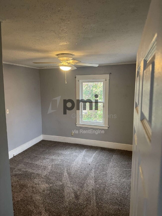 Building Photo - 1704 N Gulick Ave