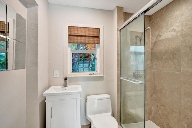 Building Photo - 1145 NE 12th Ave