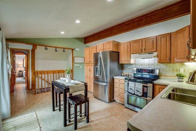 Building Photo - 6409-6411 Hammersley Rd Duplex