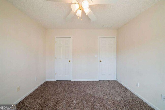 Building Photo - 3495 Ridgefair Dr