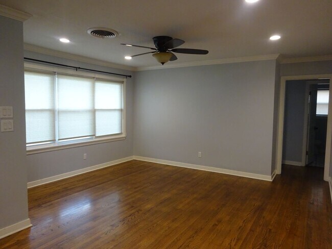 Building Photo - For Lease | 3 Bed, 1 Bath | 1,074 Sq Ft |O...