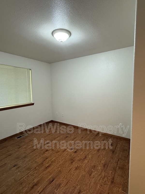Building Photo - 122 Geneva Ct