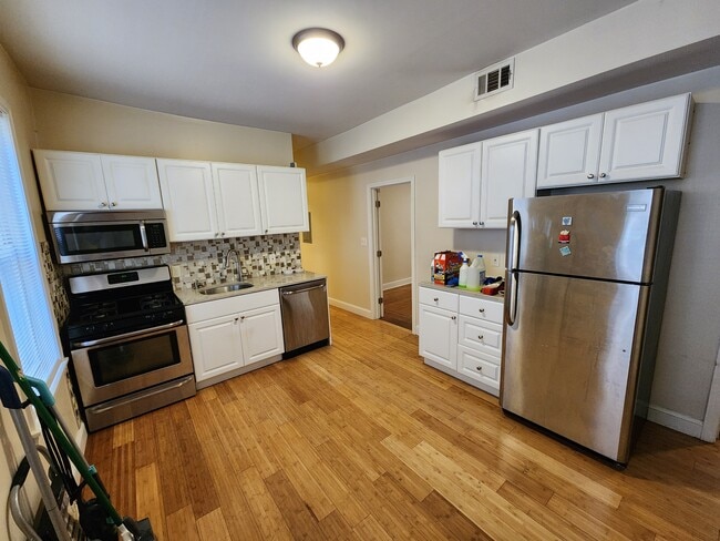 Primary Photo - 117 Florida St