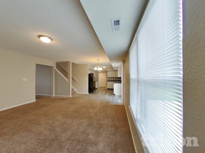 Building Photo - 2195 Lakecrest Dr