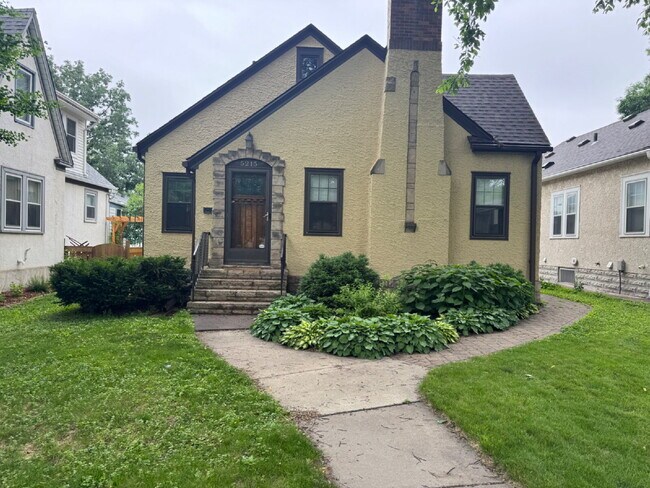 Building Photo - 5125 Columbus Ave S