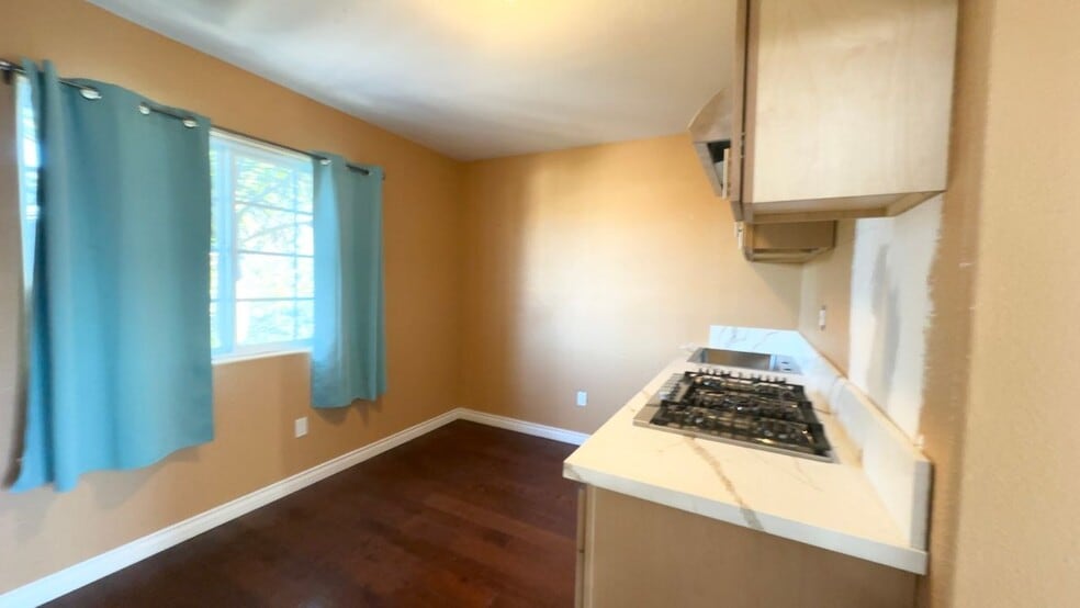 Building Photo - 2235 Cloyne St