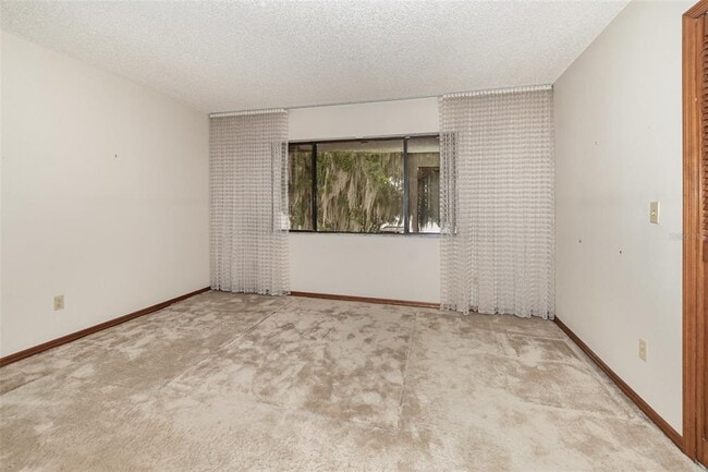 Building Photo - 2020 Venetian Way
