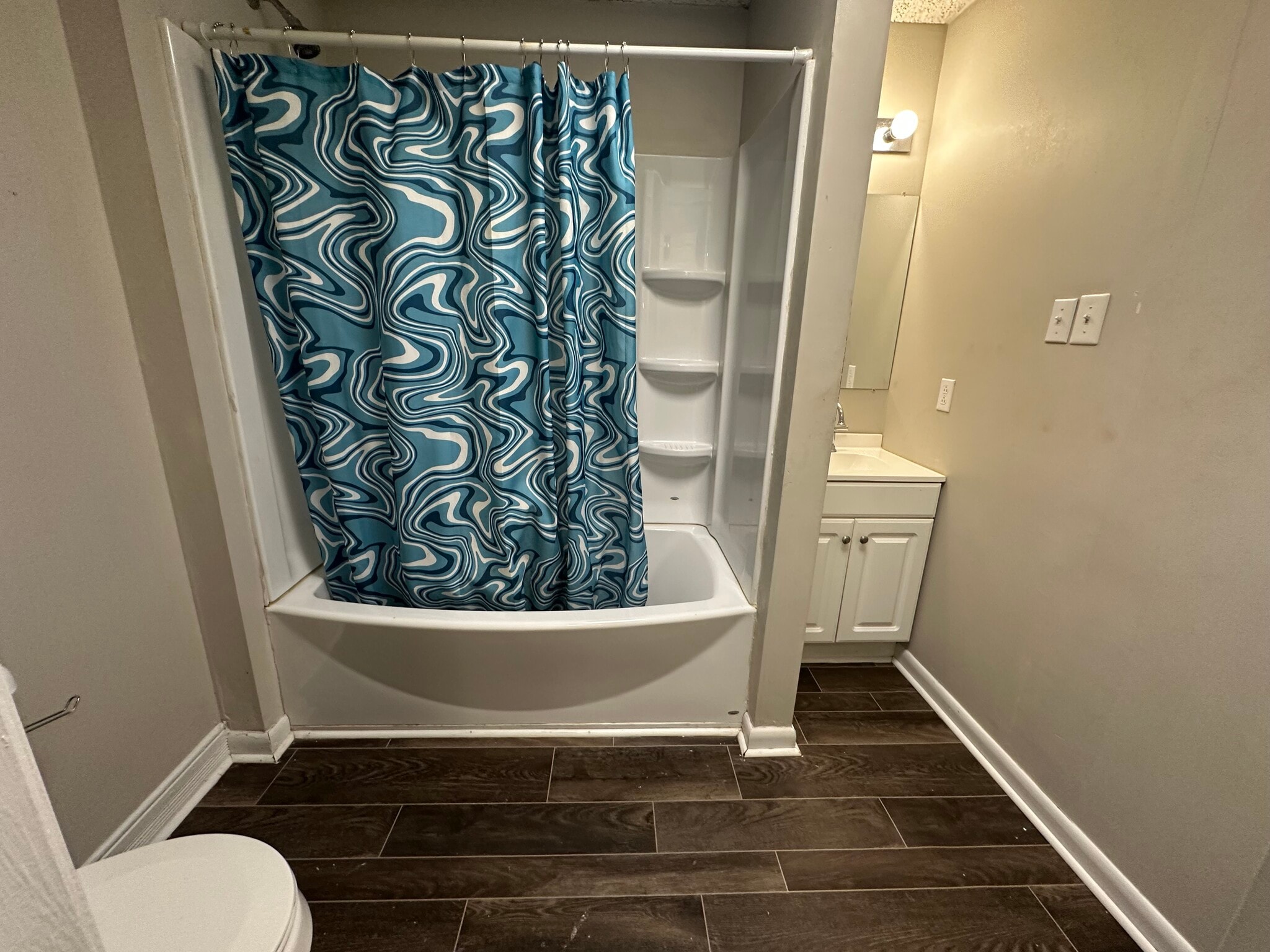 Building Photo - 1208 Hull St