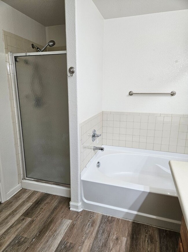 Building Photo - Amazing price amazing location 2 bdrm Condo avail: 7/16