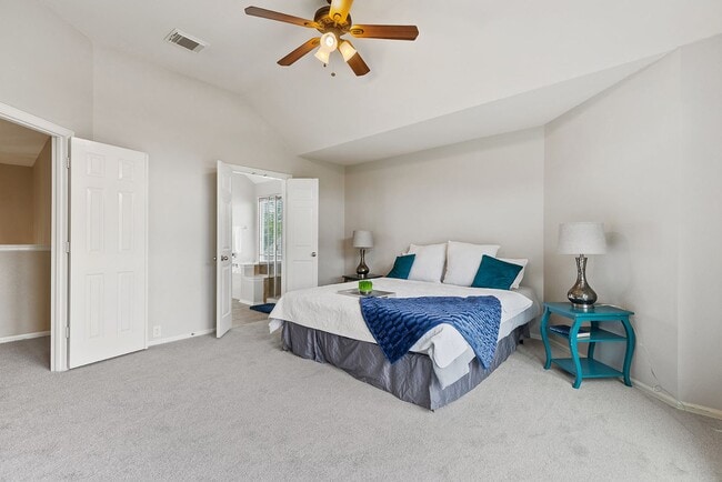 Building Photo - Spacious 4 BR/2.5 bath home in Iron Horse ...