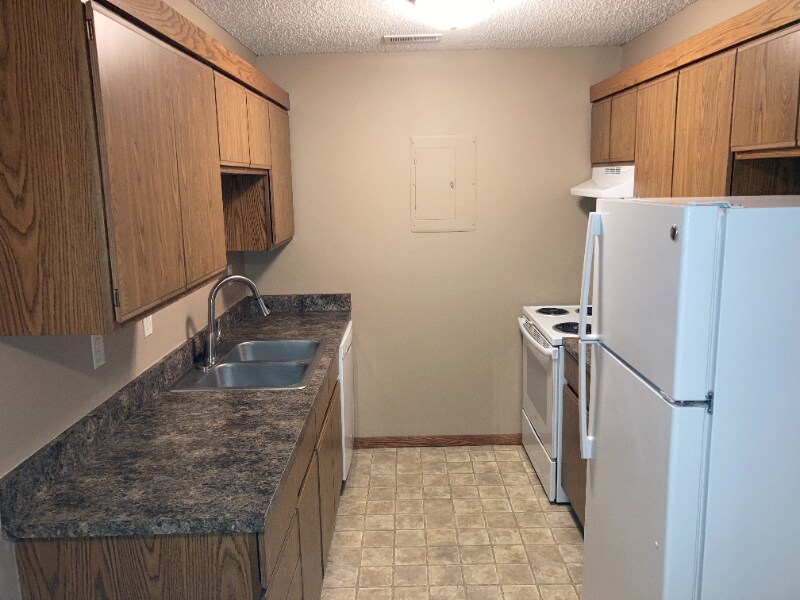 Building Photo - 5100 Emerald Dr