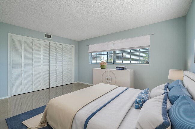 Building Photo - 148 Yacht Club Dr
