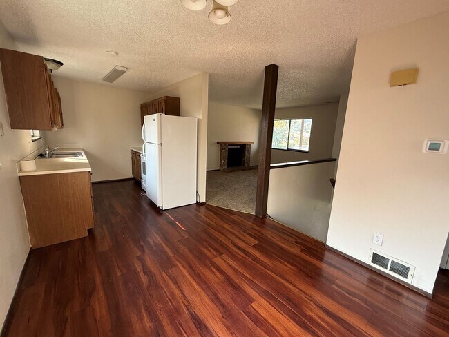 Building Photo - 925 Gellatly St