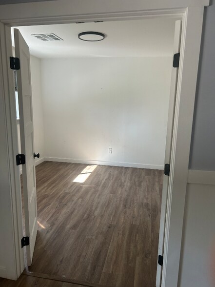 Building Photo - 8114 N 57th Dr