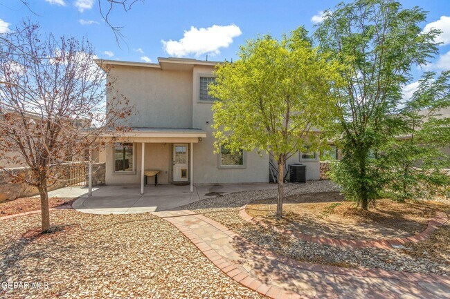 Building Photo - 2120 Shreya St