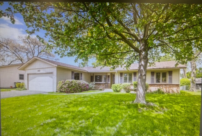 Building Photo - 112 Braemar Dr