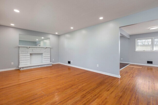 Building Photo - 1702 Bonnyville Blvd