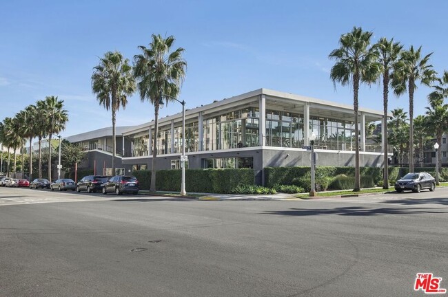 Building Photo - 6241 Crescent Park W
