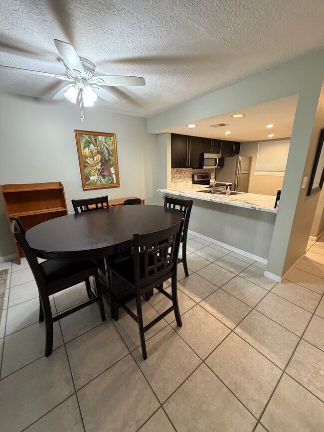 Building Photo - Coastal Living in the Heart of Destin