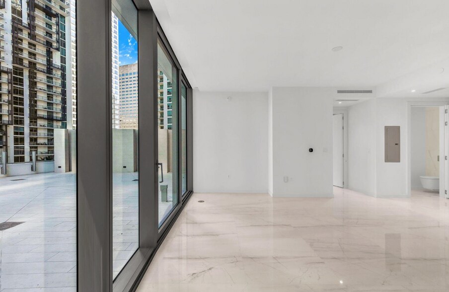Building Photo - 300 Biscayne Boulevard Way