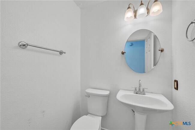 Building Photo - 4205 Thunder Creek Dr