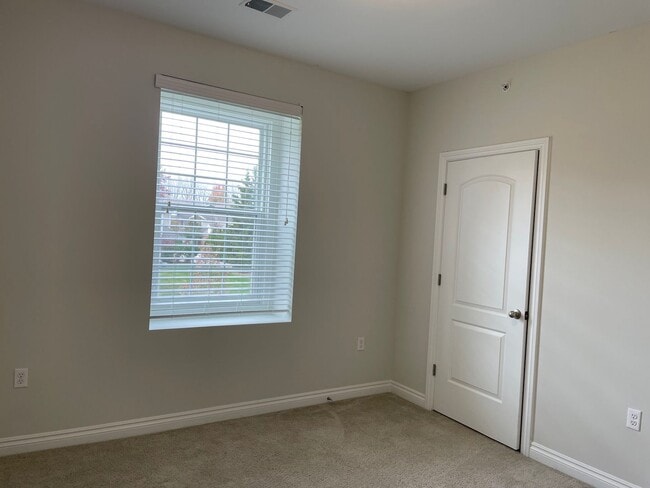 Building Photo - Shelby Township, 2-Bedroom, 2- Baths, Private Balcony with att. Garage