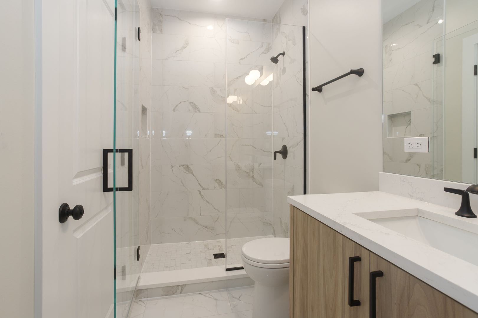 Building Photo - 1405 W Belden Ave