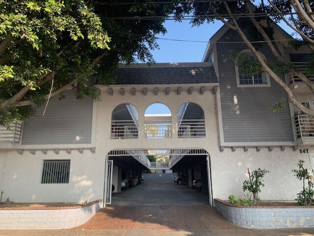 Building Photo - 147 S Ave 56