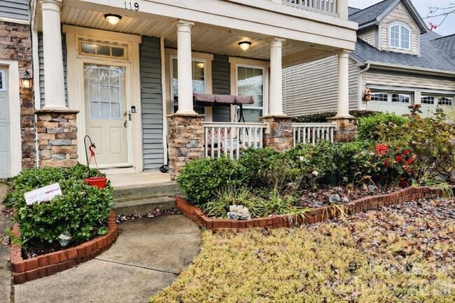 Building Photo - 119 Sand Spur Dr