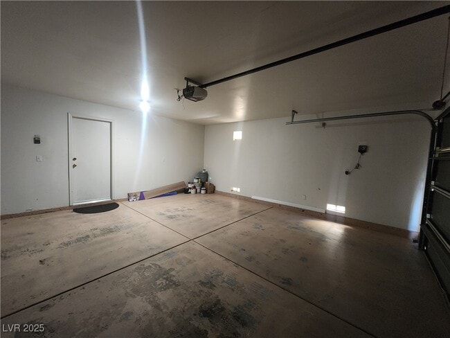 Building Photo - 1405 Iron Springs Dr