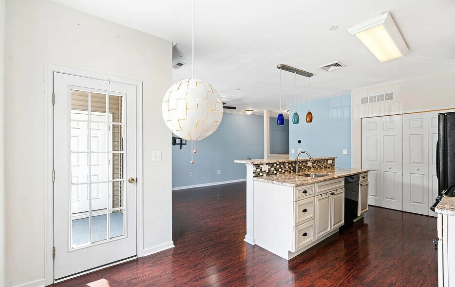 Building Photo - 1333 N 32nd St