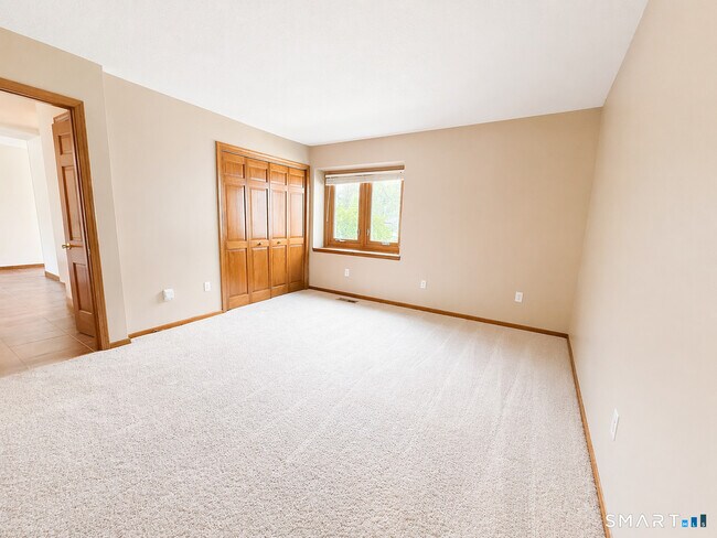 Building Photo - 504 Sandstone Dr